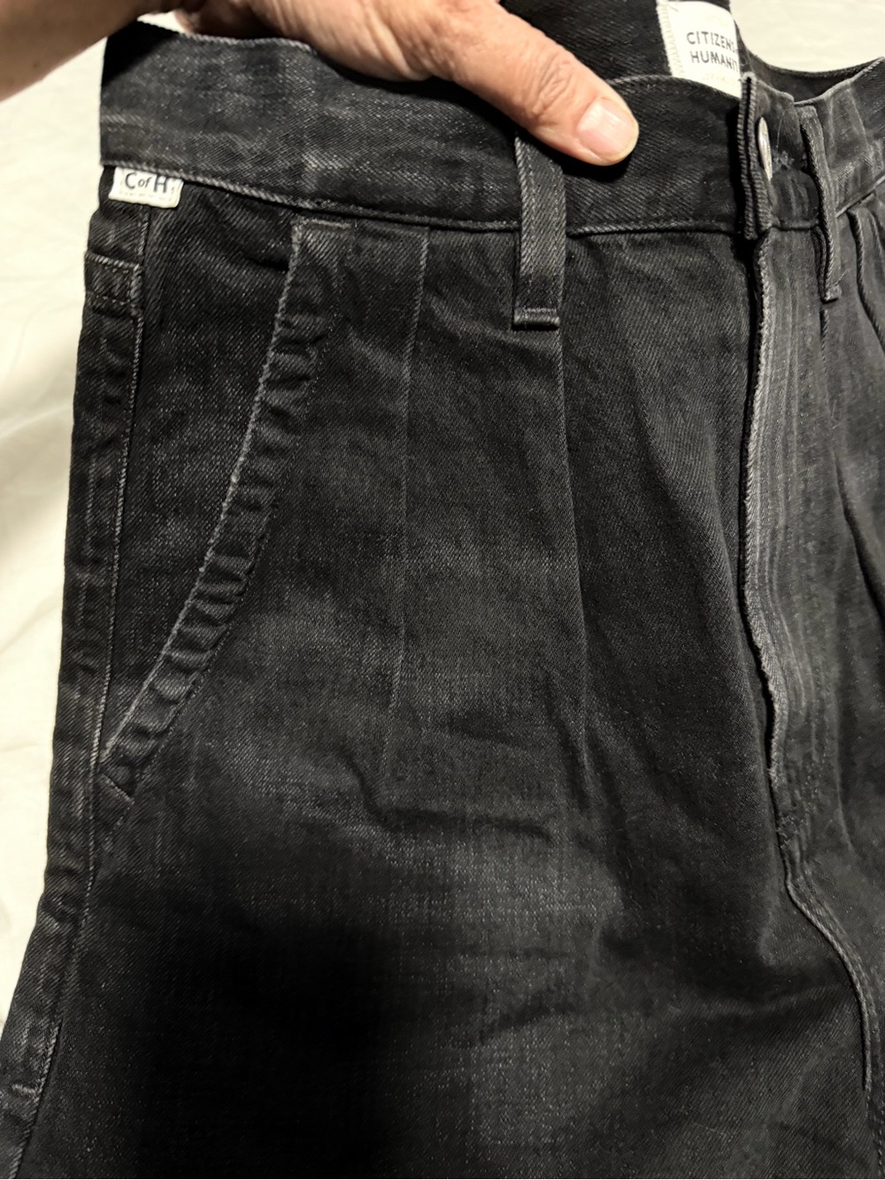 Anthropologie Citizens of Humanity Maritzy black pleated denim long shorts 23 - Picture 4 of 11